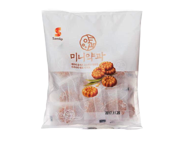 International snacks in the Try The World subscription box - Korean Yakgwa Honey Cookies